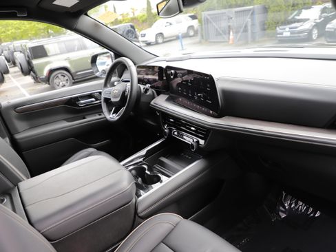 Used 2025 Chevrolet Tahoe Premier AWD/4WD image 12