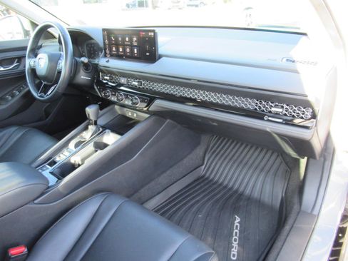 Used 2024 Honda Accord EX-L image 11