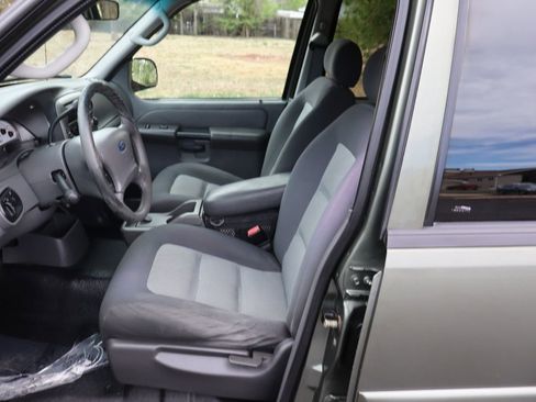 Used 2004 Ford Explorer Sport Trac XLS image 20