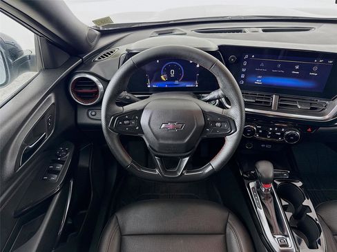 Used 2024 Chevrolet Trax RS w/ Sunroof Package image 22