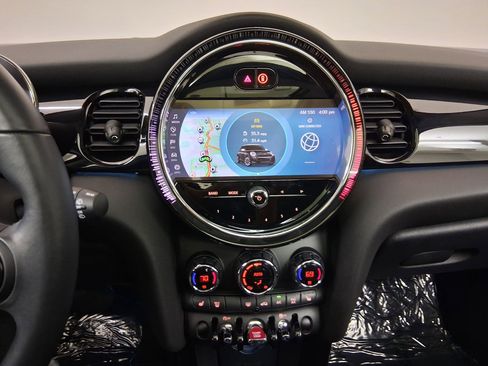 Used 2024 MINI Cooper 2-Door Hardtop FWD image 24