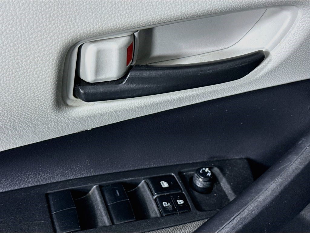 Used 2022 Toyota Corolla LE FWD image 22