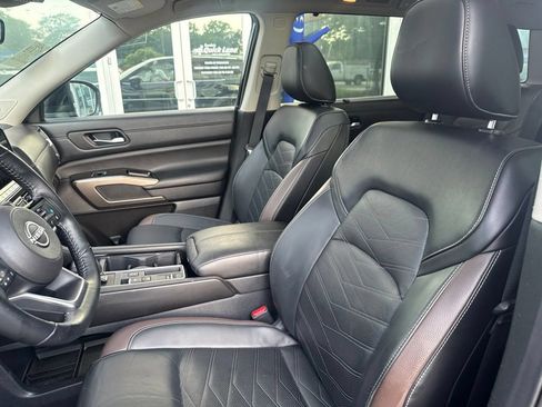 Used 2025 Nissan Pathfinder Platinum w/ Cargo Package FWD image 8