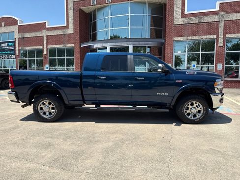 Used 2022 RAM 2500 Laramie AWD/4WD image 2