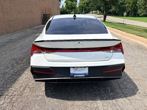 Used 2025 Hyundai Elantra SEL FWD image 4