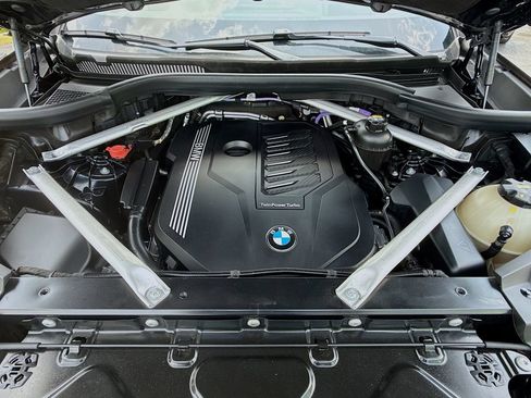 Used 2022 BMW X6 xDrive40i w/ M Sport Package AWD/4WD image 34