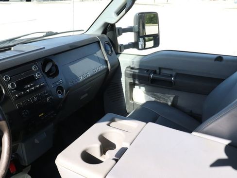 Used 2016 Ford F550 2WD Regular Cab Super Duty image 12