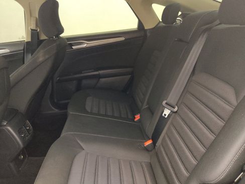 Used 2018 Ford Fusion SE w/ Fusion SE Technology Package FWD image 18