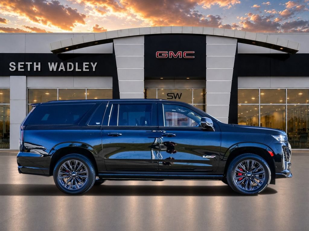 Used 2023 Cadillac Escalade ESV V w/ LPO, ONYX Package AWD/4WD image 8