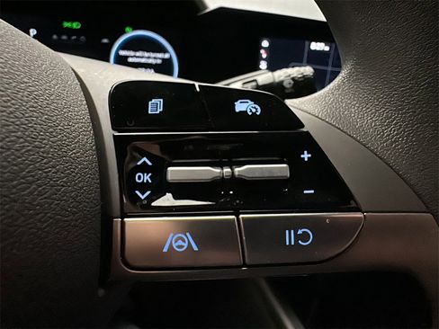 Certified 2024 Hyundai Elantra Blue image 17