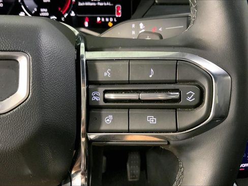 Used 2026 GMC Acadia Elevation w/ Elevation Premium Package FWD image 19