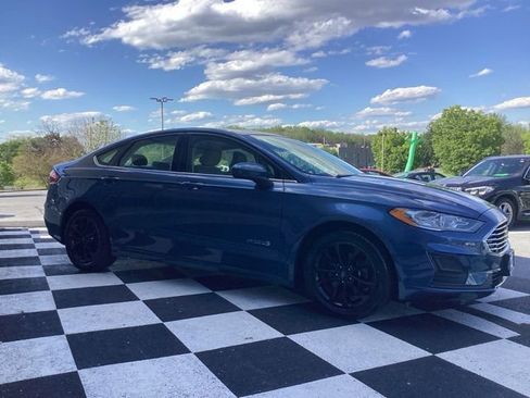 Used 2019 Ford Fusion SE FWD image 5