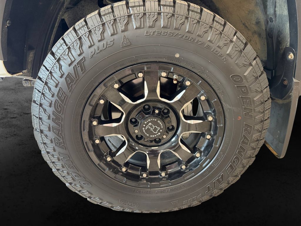 Used 2019 Toyota Tacoma TRD Off-Road w/ Technology Package AWD/4WD image 9