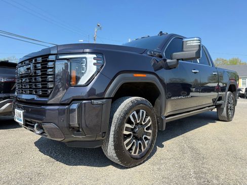 Used 2024 GMC Sierra 3500 Denali Ultimate AWD/4WD image 2