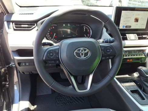 Used 2025 Toyota RAV4 XLE Premium FWD image 8