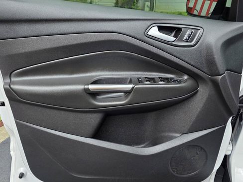 Used 2016 Ford Escape SE FWD image 17