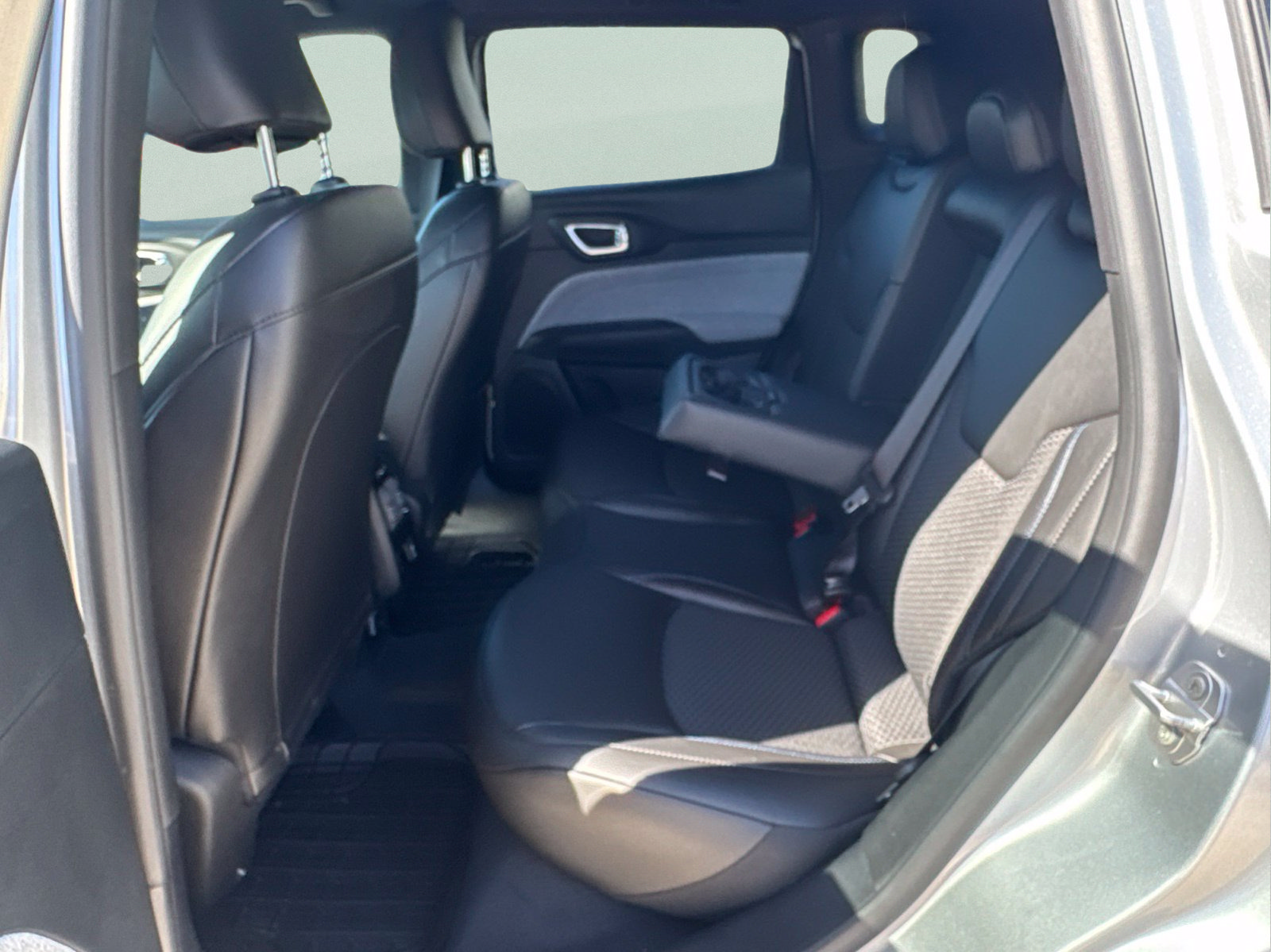 Certified 2025 Jeep Compass Latitude AWD/4WD image 10