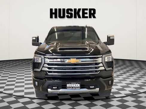 Used 2024 Chevrolet Silverado 2500 High Country w/ High Country Premium Package AWD/4WD image 2
