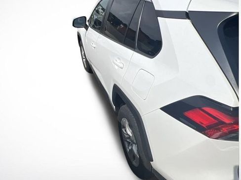 Used 2021 Toyota RAV4 XLE AWD/4WD image 18