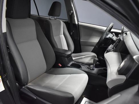 Used 2013 Toyota RAV4 LE FWD image 13