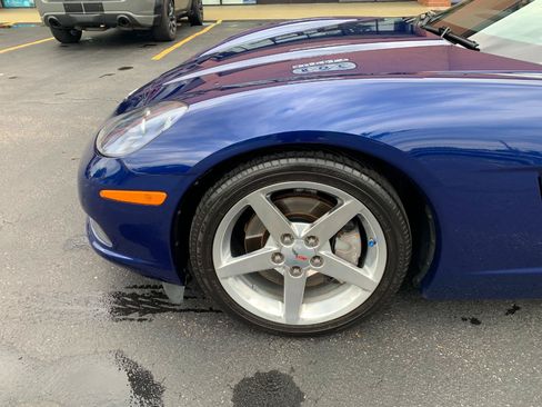 Used 2005 Chevrolet Corvette Coupe w/ Preferred Equipment Group RWD image 17