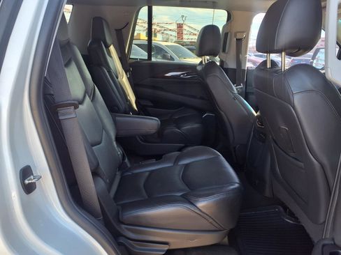 Used 2020 Cadillac Escalade Luxury image 16