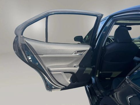 Used 2019 Toyota Camry XSE FWD image 31