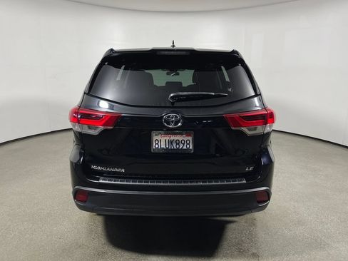 Used 2019 Toyota Highlander Plus FWD image 4