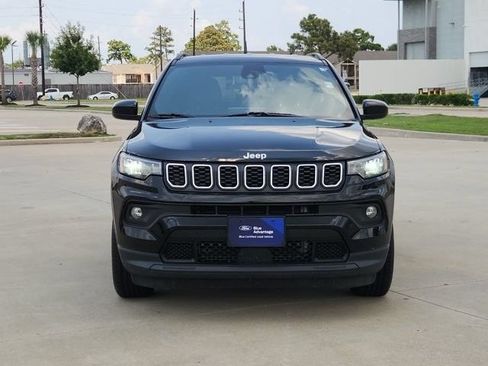 Used 2024 Jeep Compass Latitude AWD/4WD image 2