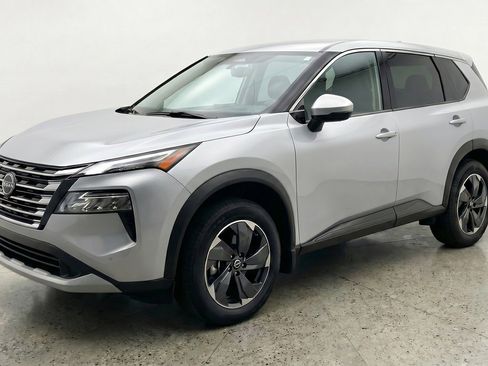 Used 2025 Nissan Rogue SV FWD image 3