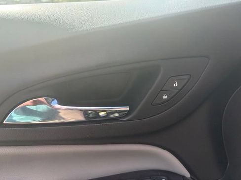 Used 2022 Chevrolet Equinox LS FWD image 18