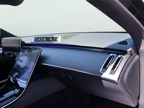 Used 2022 Mercedes-Benz S 500 4MATIC w/ AMG Line Package image 11