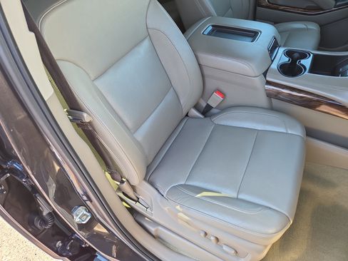 Used 2018 GMC Yukon XL SLT w/ Premium Edition image 16