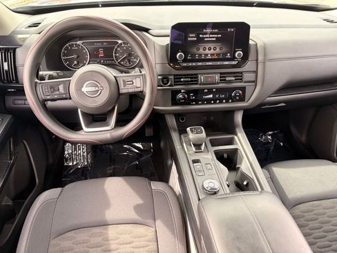 Used 2025 Nissan Pathfinder S AWD/4WD image 17