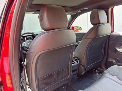 Used 2022 Mercedes-Benz GLB 250 w/ AMG Line image 38