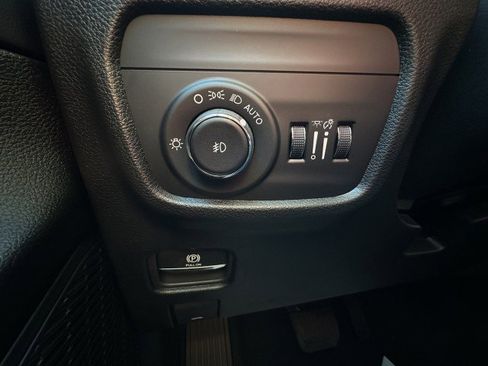 New 2025 Jeep Grand Cherokee Limited w/ Black Appearance Package image 21