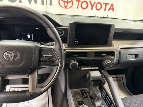 Used 2025 Toyota 4Runner SR5 AWD/4WD image 28