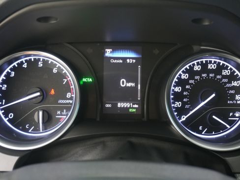 Used 2018 Toyota Camry SE w/ Convenience Package FWD image 15