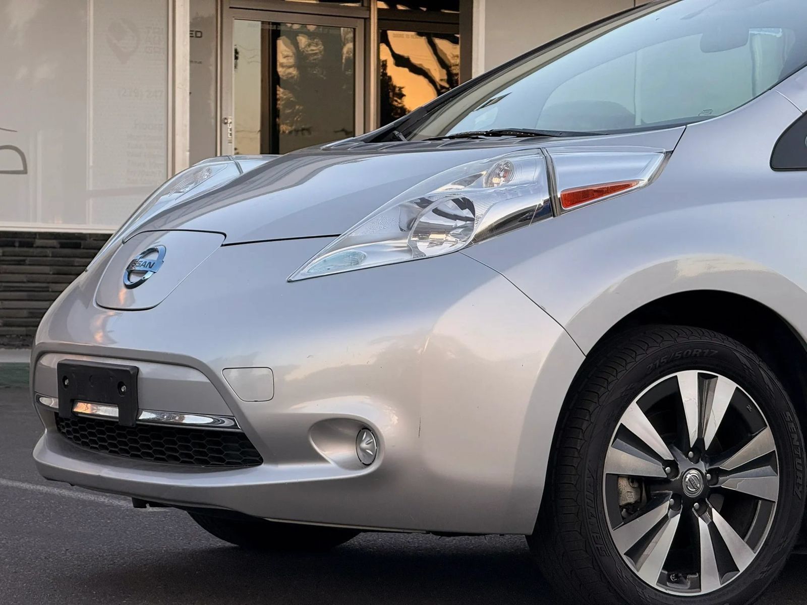 Used 2015 Nissan Leaf S w/ Charge Package FWD image 4