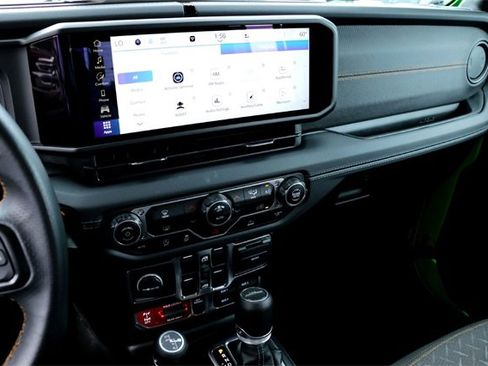 Used 2025 Jeep Gladiator Mojave image 15