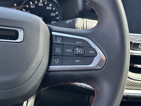 Used 2025 Jeep Compass Trailhawk AWD/4WD image 19