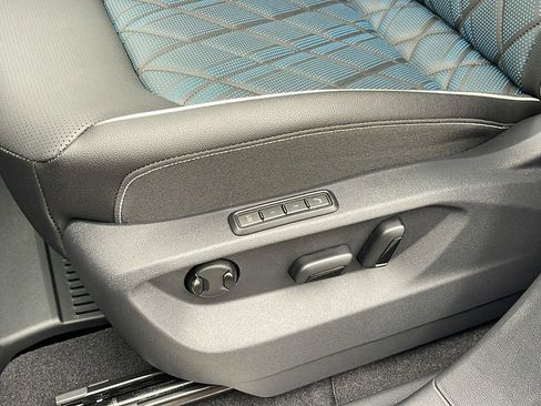 New 2025 Volkswagen Atlas Cross Sport SEL Premium R-Line image 28