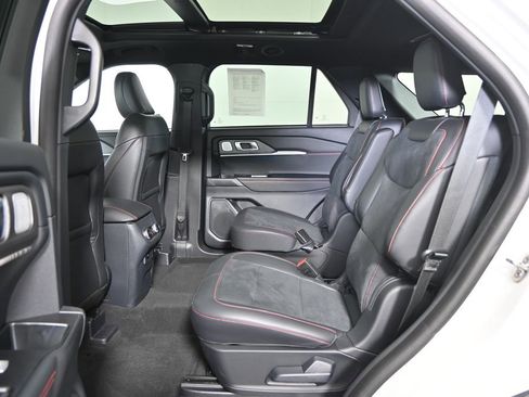 Used 2025 Ford Explorer ST w/ Sun And Sound Package AWD/4WD image 19