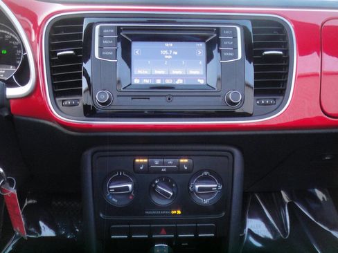 Used 2016 Volkswagen Beetle 1.8T S image 10