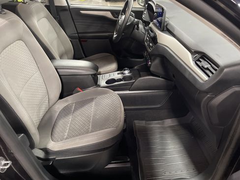 Used 2022 Ford Escape SE image 12
