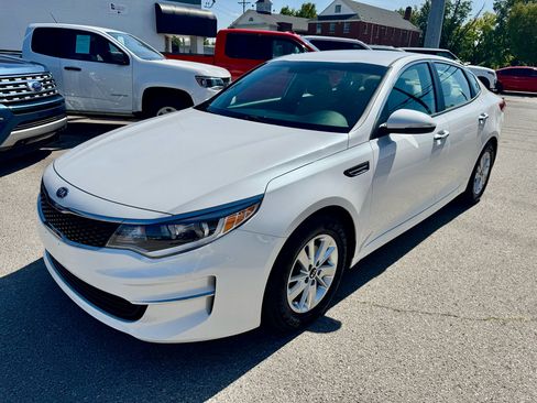 Used 2017 Kia Optima LX image 3