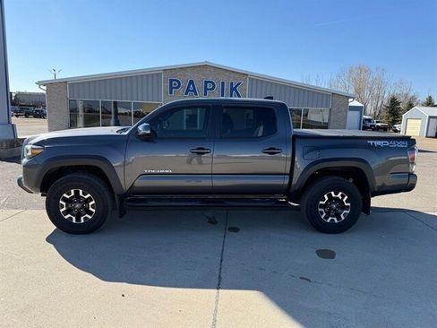 Used 2023 Toyota Tacoma TRD Off-Road w/ Technology Package AWD/4WD image 3