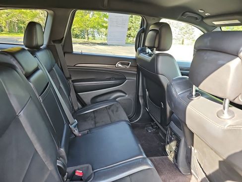 Used 2018 Jeep Grand Cherokee Altitude AWD/4WD image 15