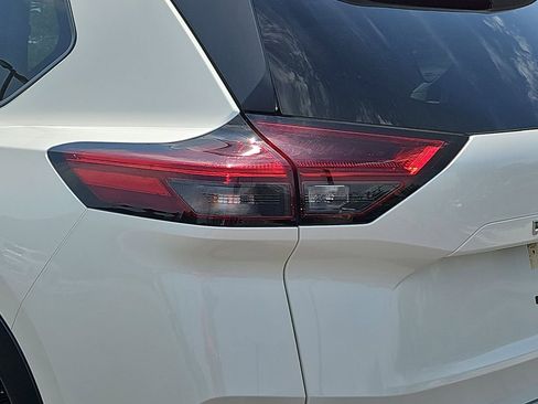Used 2023 Nissan Rogue SV w/ SV Premium B Package FWD image 38