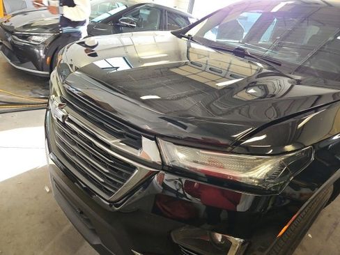 Used 2023 Chevrolet Traverse LT image 2